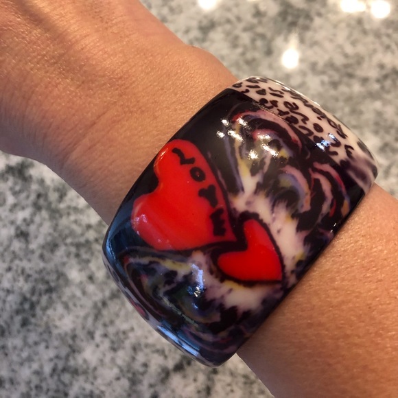 ❤️ LOVE-themed Cuff bracelet ❤️ - Picture 4 of 11